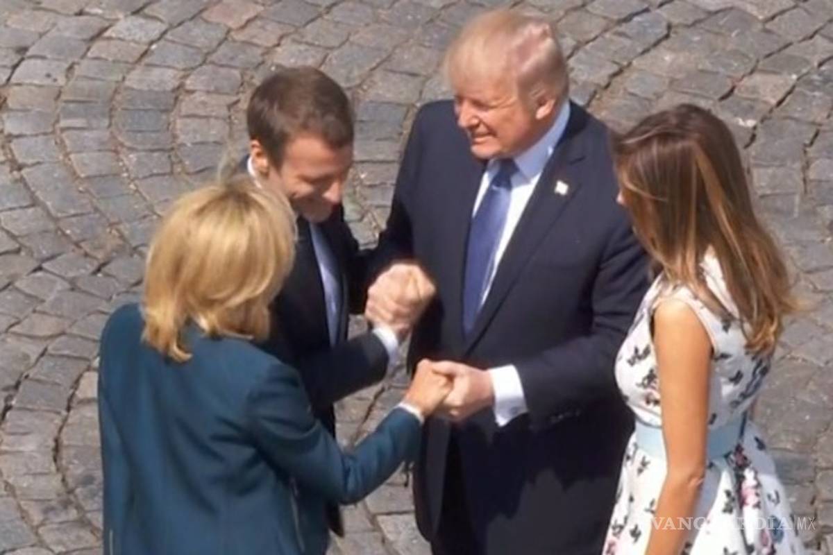 Trump rompe récord con saludo a Macron: duró 25 segundos el jaloneo