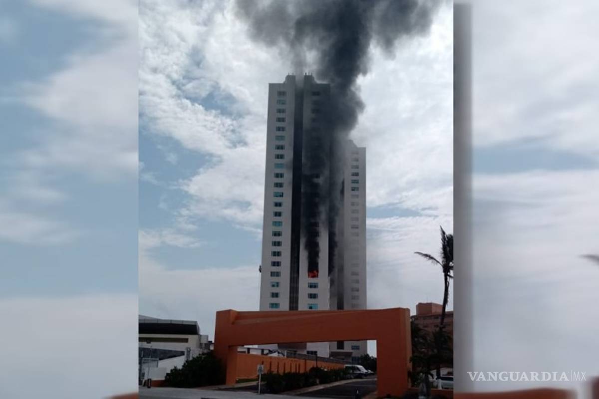 Se incendia torre departamental en Boca del Río, Veracruz