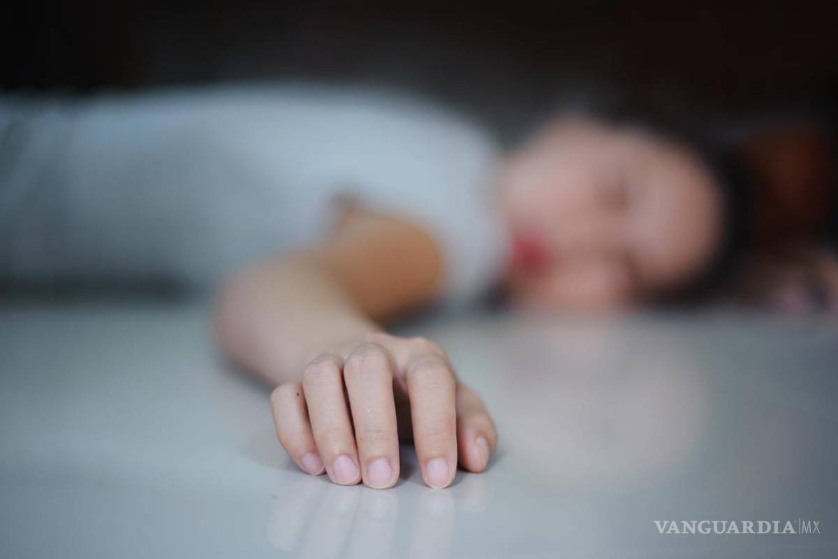 Menor de 12 años intenta quitarse la vida, paramédicos de bomberos lo rescatan, en Ramos Arizpe