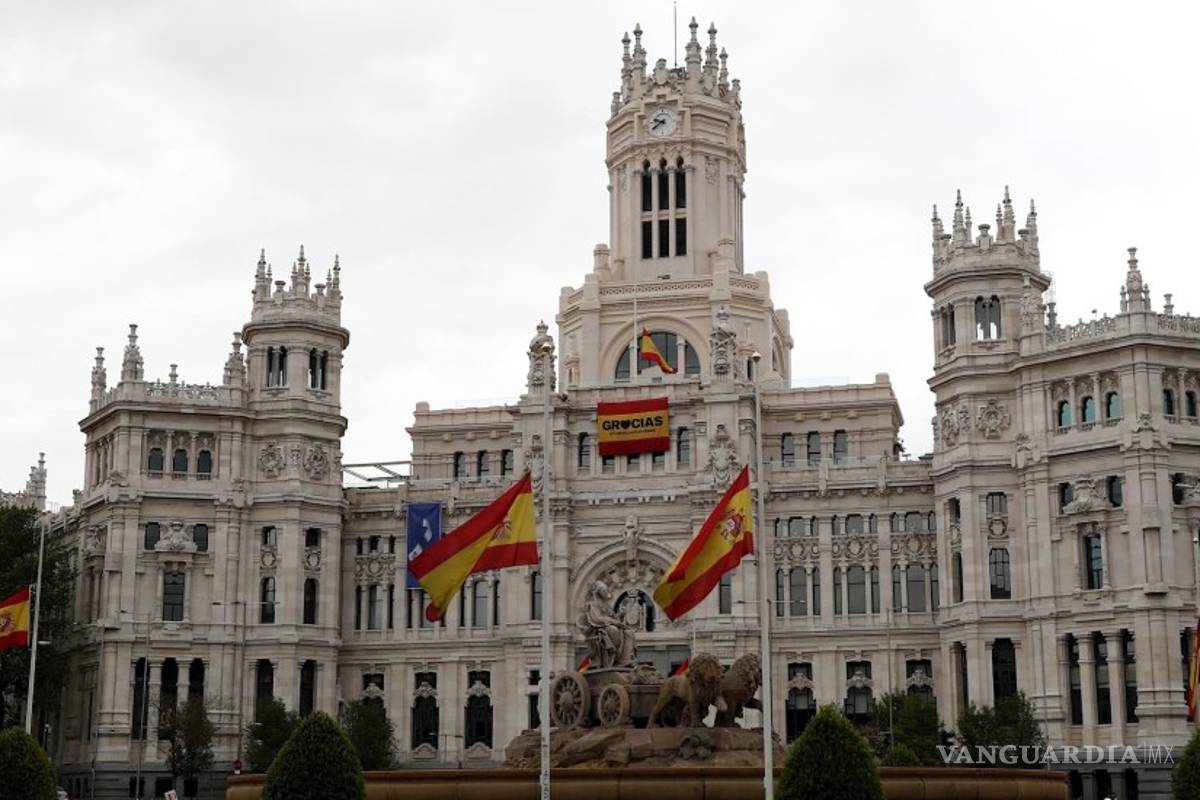 España supera los 22 mil muertos por COVID-19, pero mantiene tendencia estable