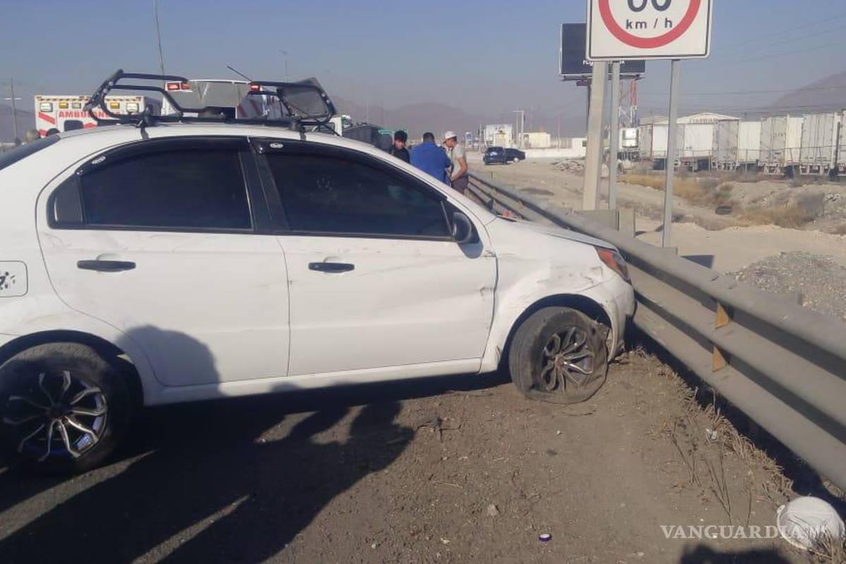 Cuatro heridos en choque y volcadura, en Ramos Arizpe