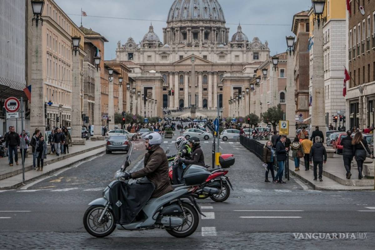 Italia lleva 21 muertos y 11 municipios aislados tras una semana de COVID-19
