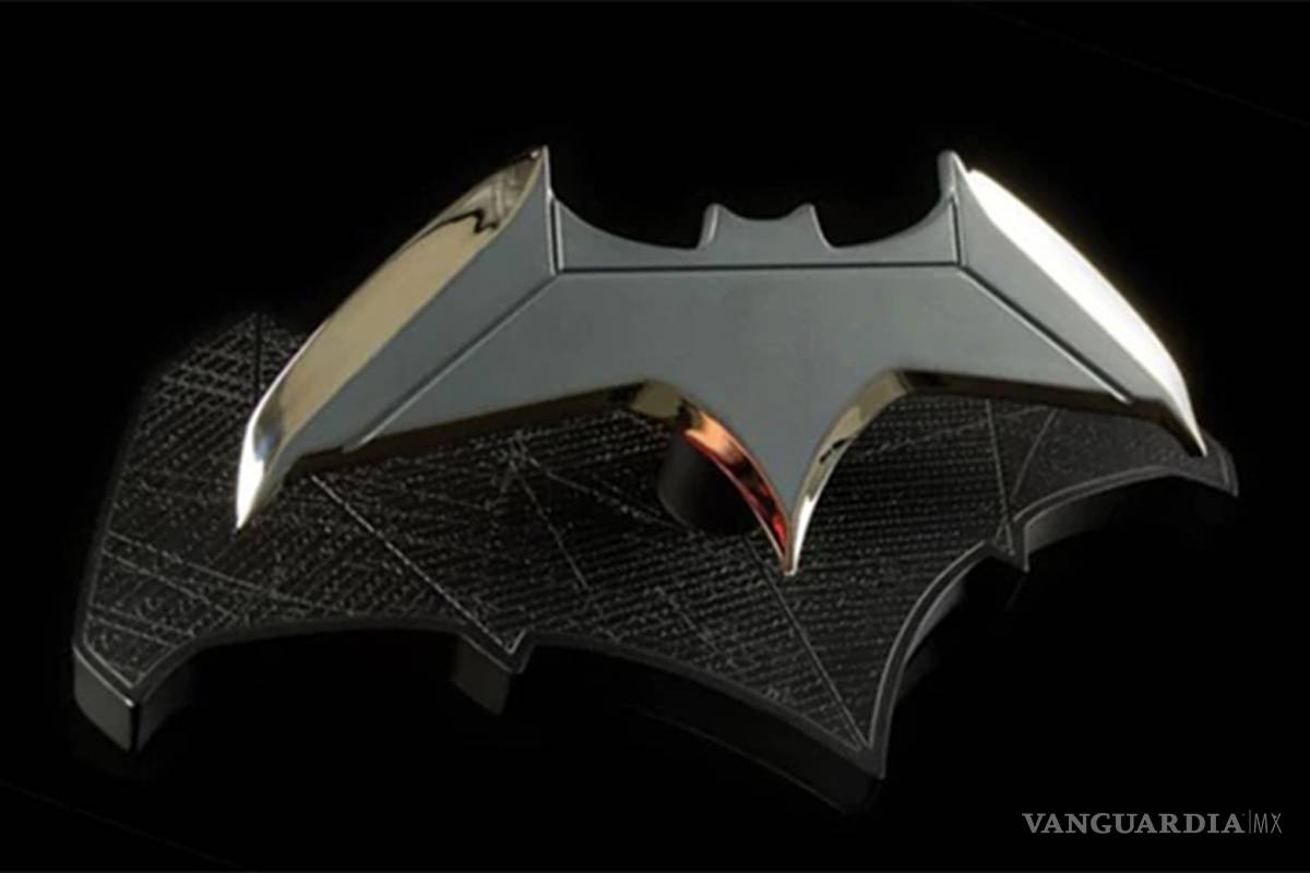 Ben Affleck robó accesorios de Batman; Warner Bros le manda la factura