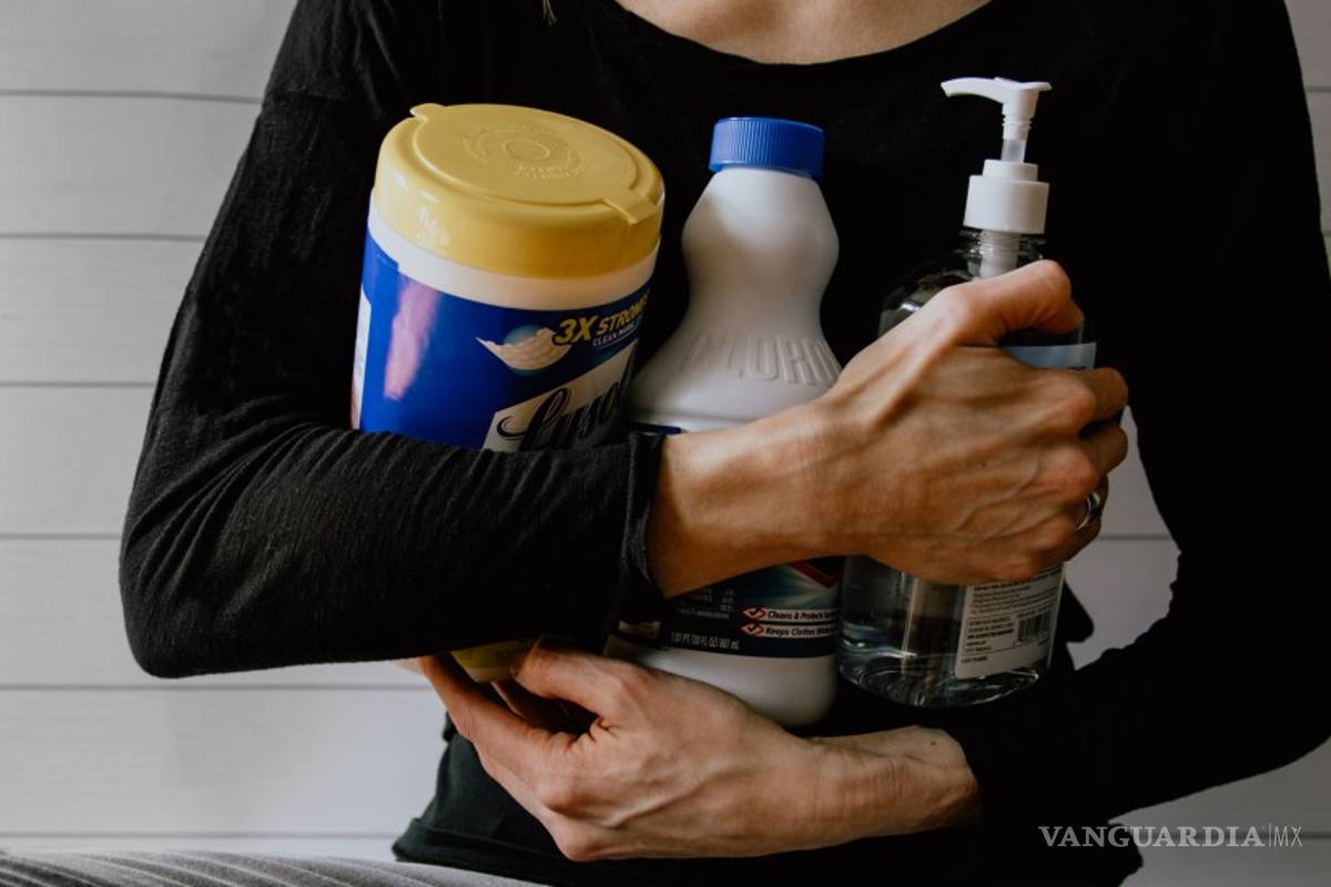 Aumentan llamadas de emergencia por exposición a desinfectantes tras sugerencia de Trump