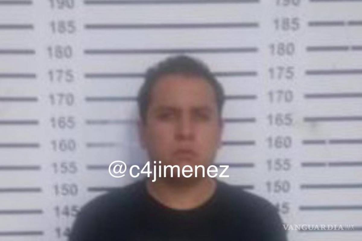 Detienen a funcionario capitalino por robar gasolina de otros autos