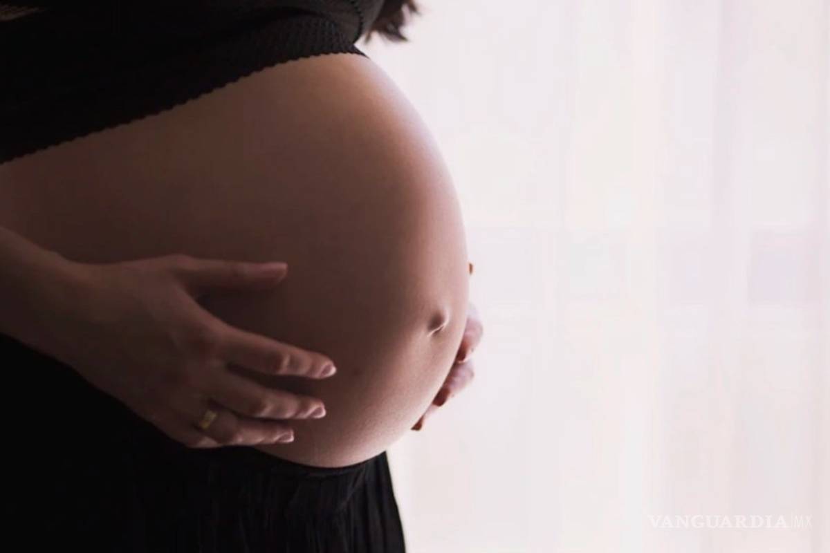 Detectan posible caso de contagio de COVID-19 de madre a bebé desde la placenta