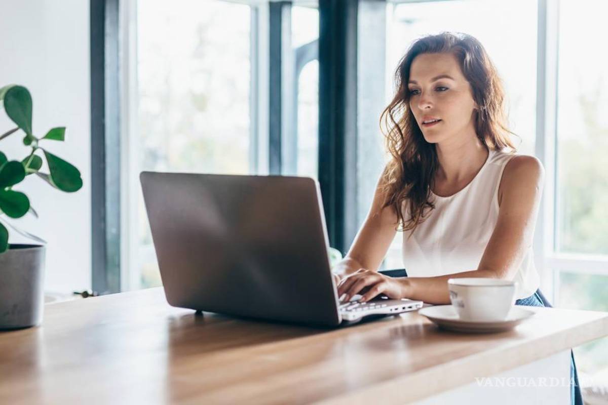 Home office mejora rendimiento hasta 13% pero cuesta desconectar los pendientes laborales