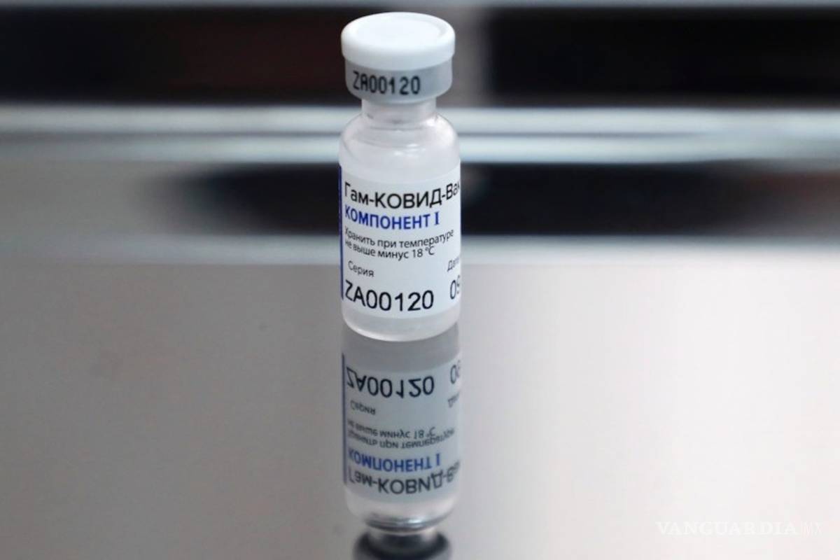 Vacuna rusa Sputnik V es eficaz contra la cepa británica, dice regulador