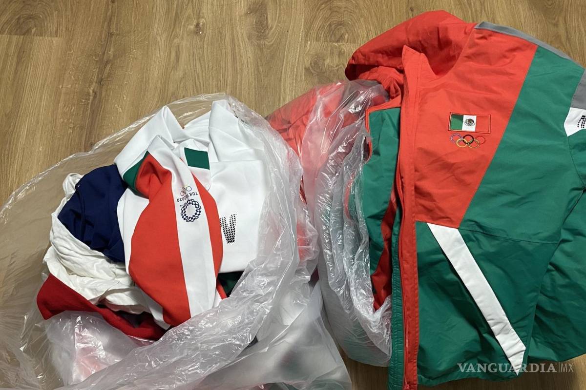 Atletas mexicanos reaccionan por uniformes de softbol tirados a la basura
