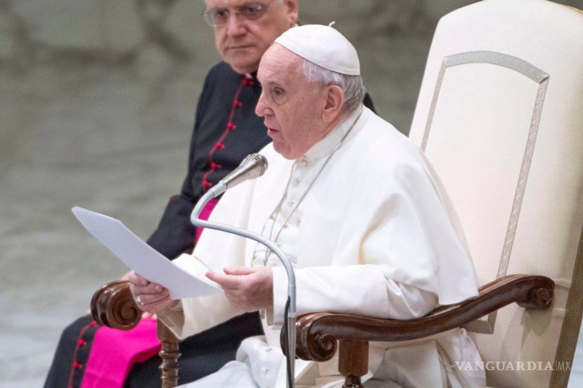 Papa Francisco rechaza posibilidad de ordenar sacerdotes a hombres casados