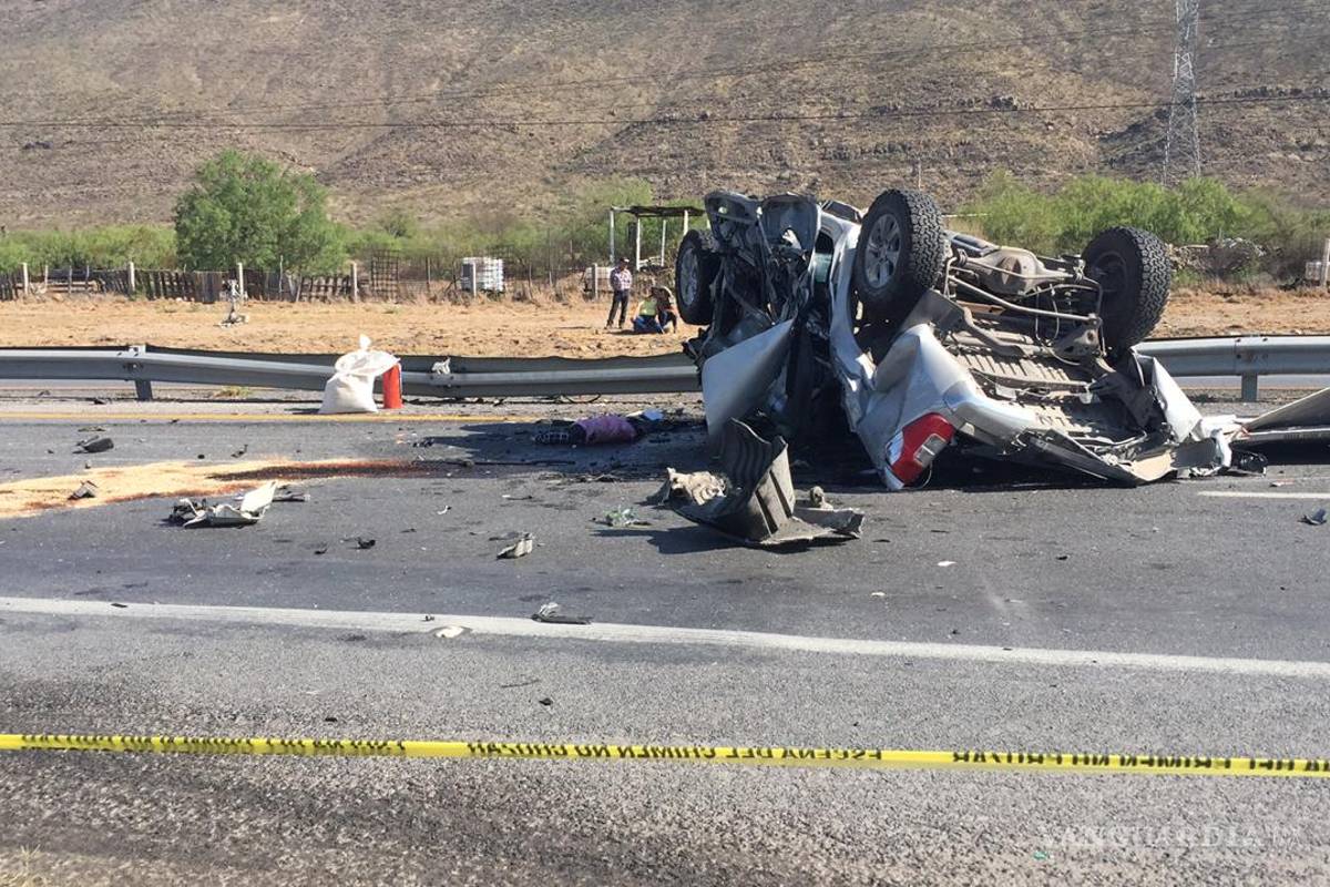 Dos personas pierden la vida al impactarse contra tráiler, en la carretera Torreón-Saltillo