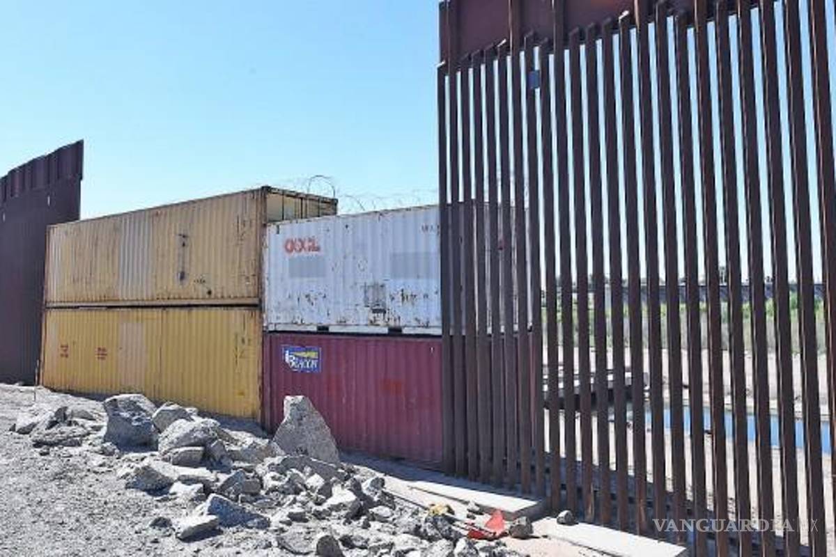 $!Arizona instala contenedores en muro fronterizo, para cerrar espacios