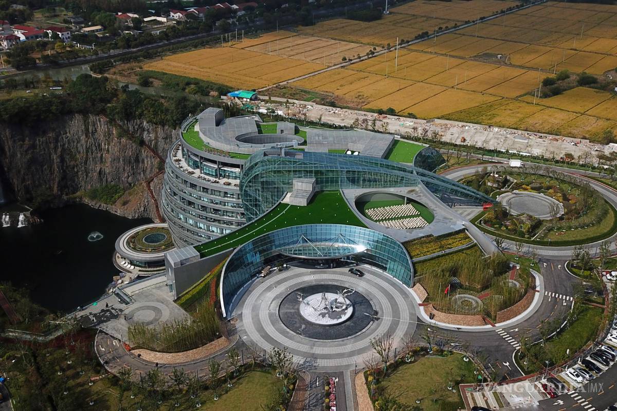$!Shimao Wonderland, un majestuoso hotel que no fue construido hacia arriba, sino hacia abajo