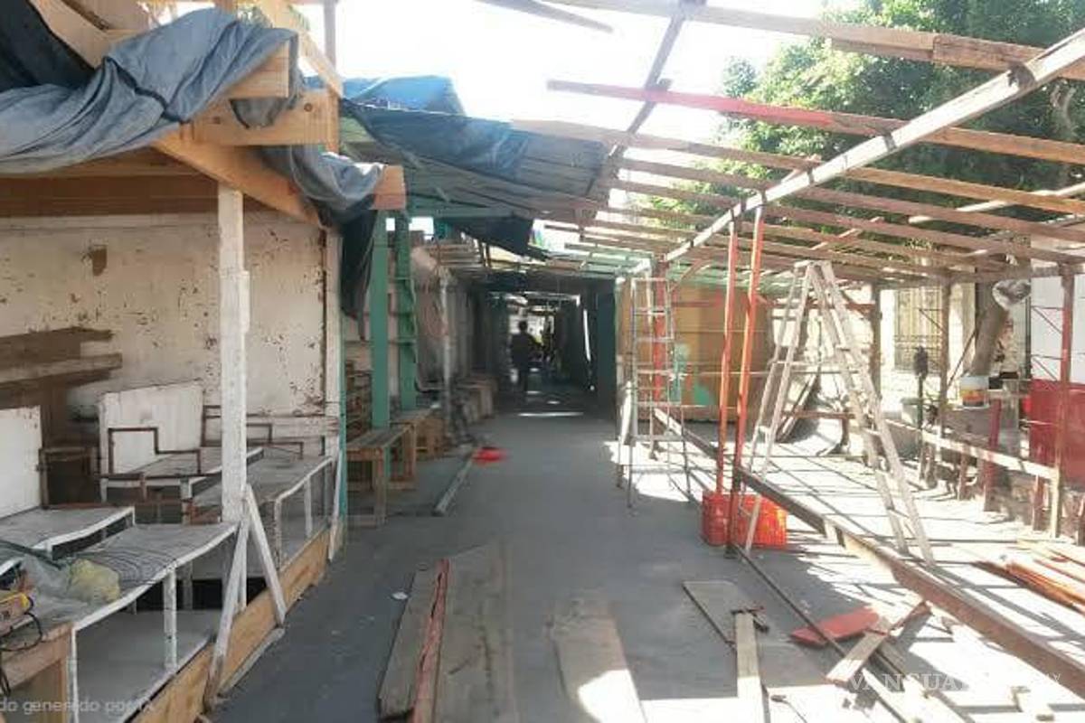 Empiezan instalación del Mercadito navideño en el centro de Torreón