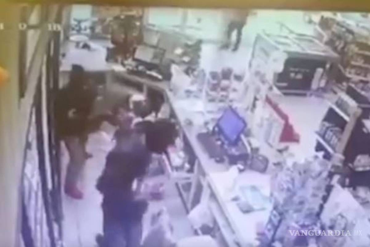 Hincado y por la espalda, matan a empleado de 15 años de edad en Colima (video)