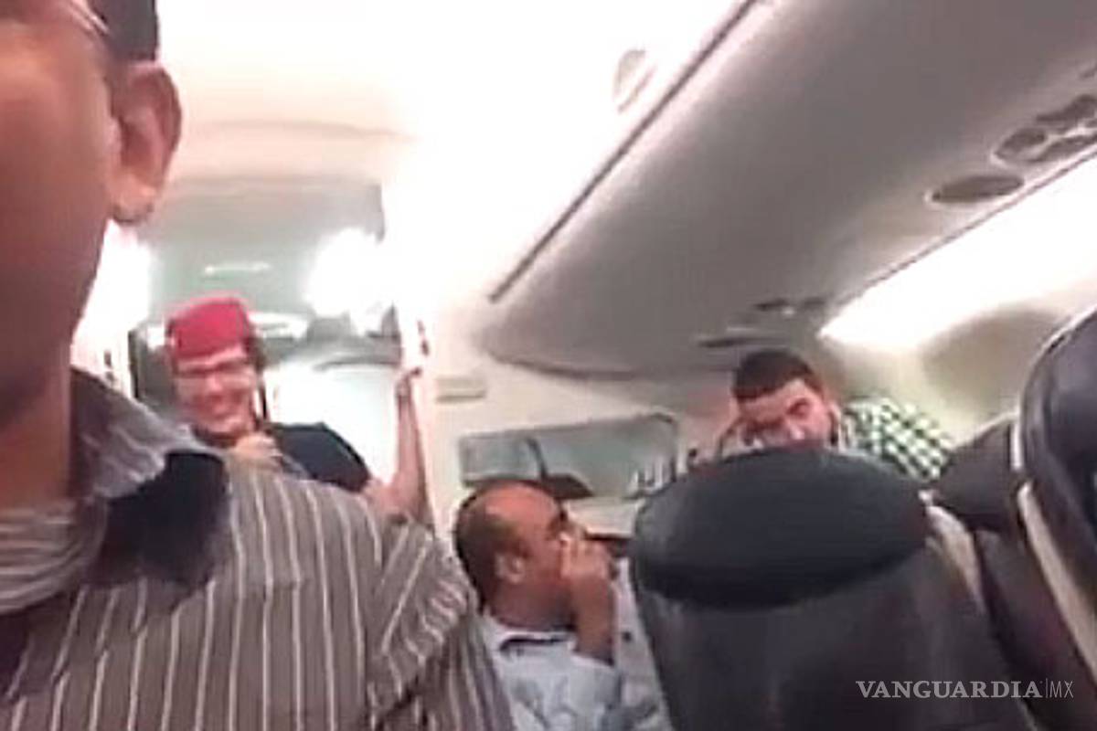 Tremenda escena de celos de una mujer a su marido, no le creía que su vuelo se canceló