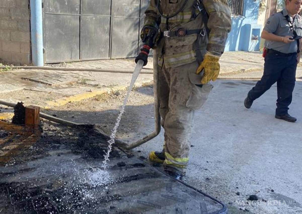 $!Los objetos personales en la habitación, como ropa y mobiliario, fueron destruidos por el fuego, mientras que el resto de la vivienda resultó con daños mínimos.