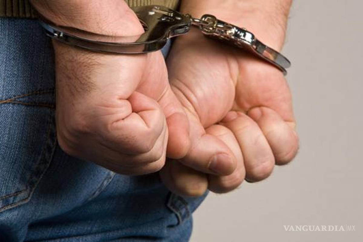 Sentencian a pasajero a dos meses de cárcel por intimidar a azafatas en EU