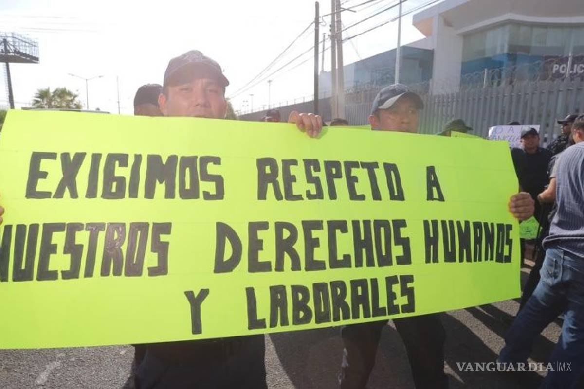 Policías federales 'rebeldes' invitan a Felipe Calderón para que sea su líder sindical