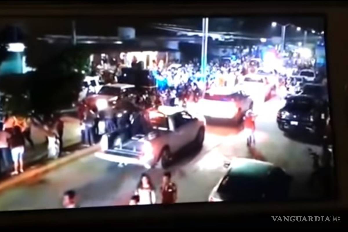 Supuestos miembros del CJNG desfilan en carnaval de Veracruz