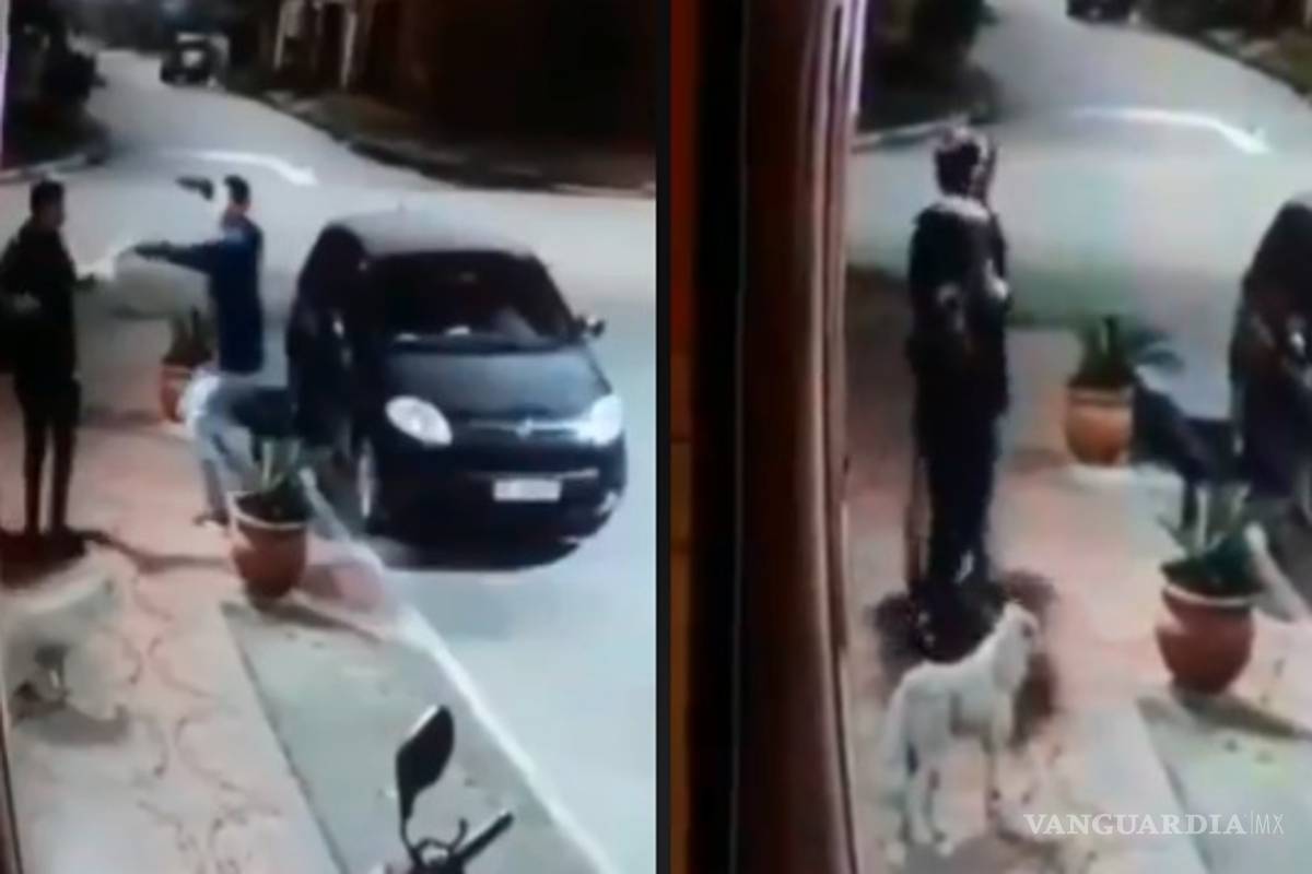 Cuando tu barrio te respalda: asaltante lo amaga con pistola... ¡y resulta ser su amigo! (video)