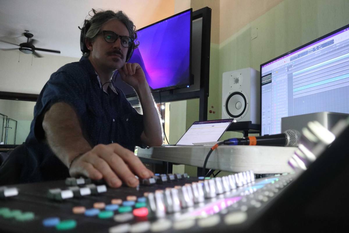 Lights, camera, action! The music recording of 'El Desaire' ends today in Saltillo