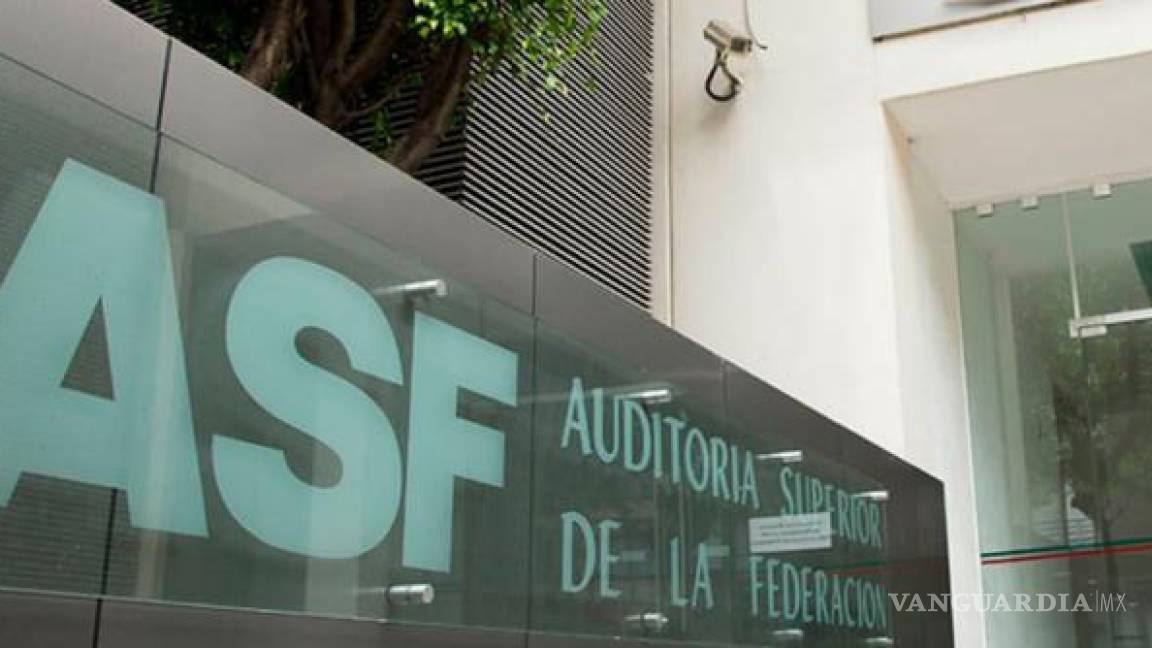 Gobiernos están comprando más con adjudicación directa; ASF ve riesgos de corrupción