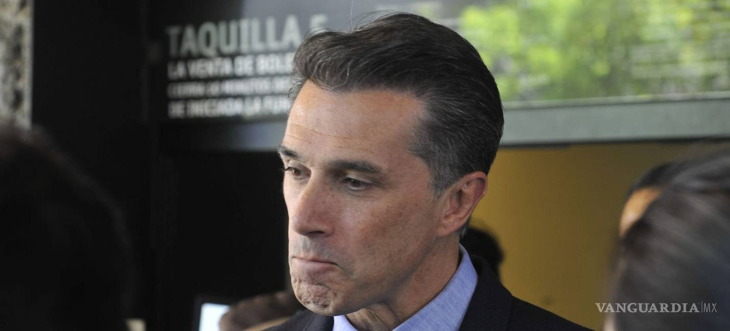 Sergio Mayer, molesto por preguntas sobre su relación con líder de La Luz del Mundo