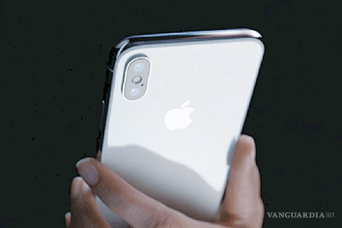 Prepara Apple celular con triple cámara trasera