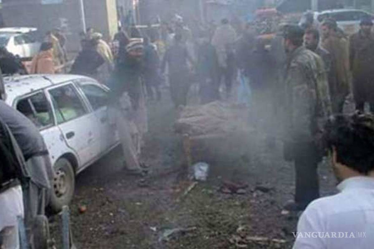 Suman 85 muertos en Pakistán por atentados