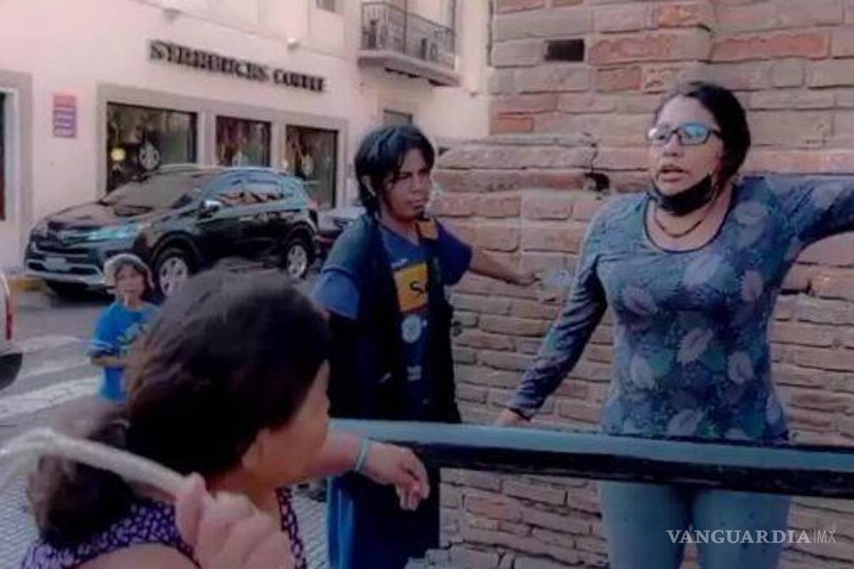 Feministas fueron expulsadas a latigazos por mujeres indígenas, en Bolivia