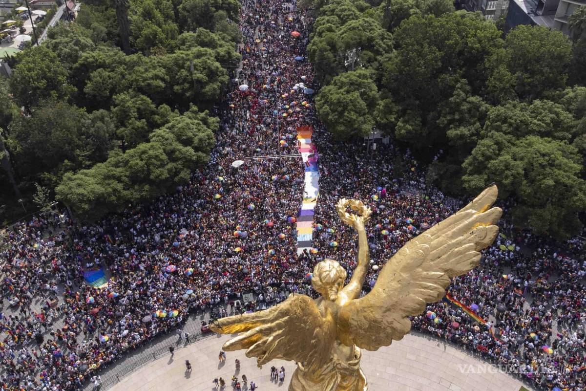 Pintan multicolor a la Ciudad de México, 250 mil personas acuden a marcha LGBTTTIQ+