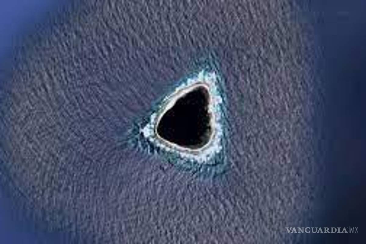 Teorías sobre el agujero negro en el mar en Google Maps