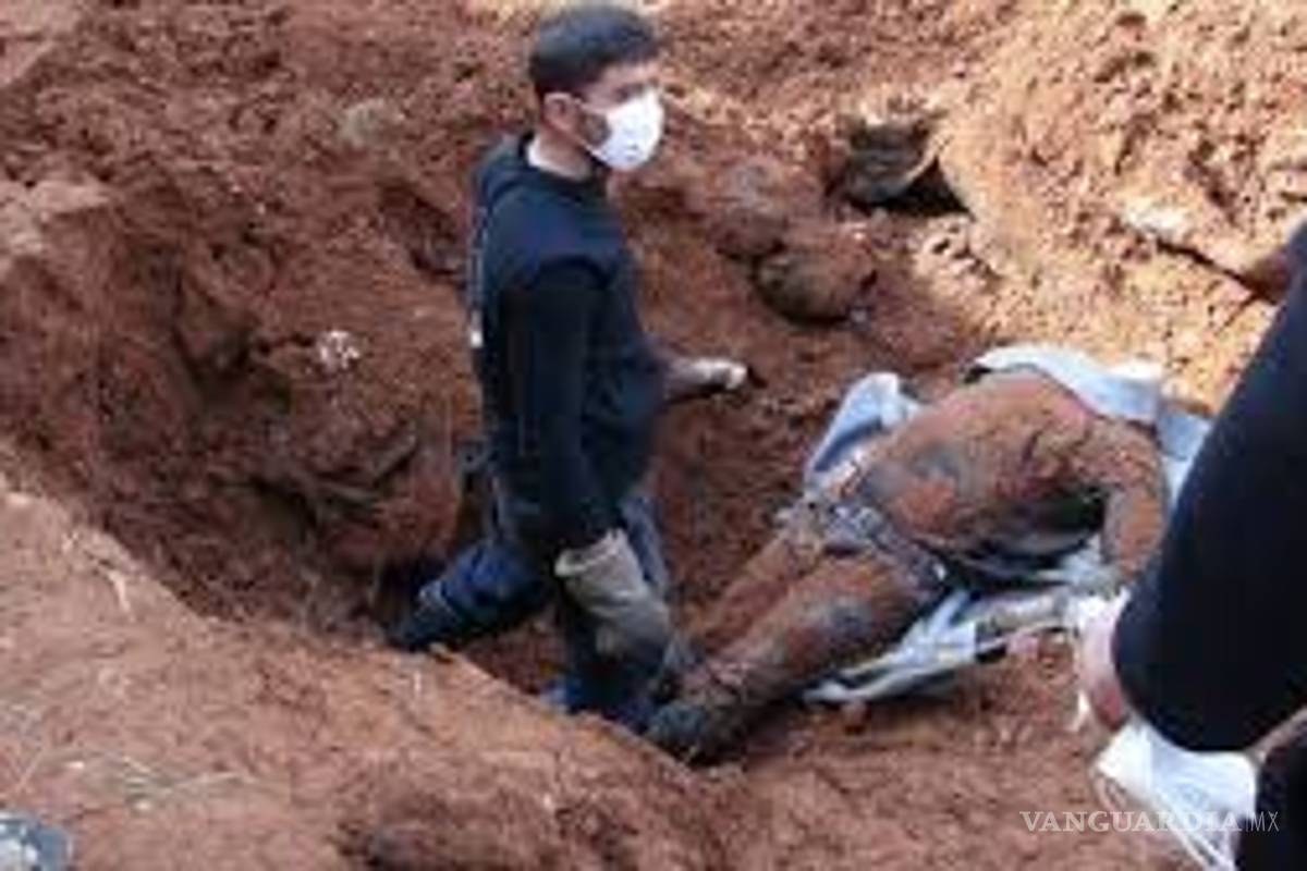 Descubren fosa con 100 cuerpos decapitados en Mosul