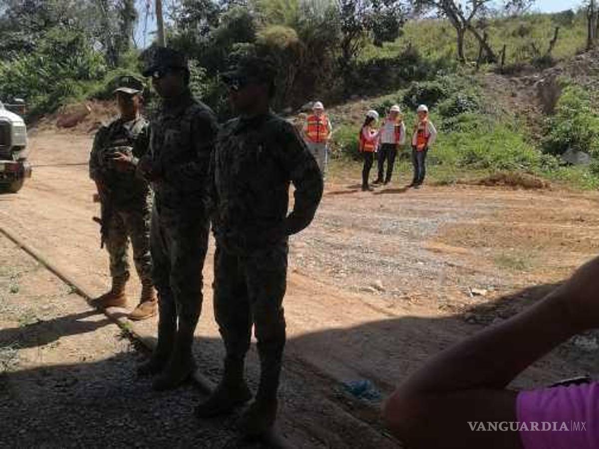 $!Soldados desalojaron a ejidatarios que se oponen a obras del corredor interoceánico en Oaxaca