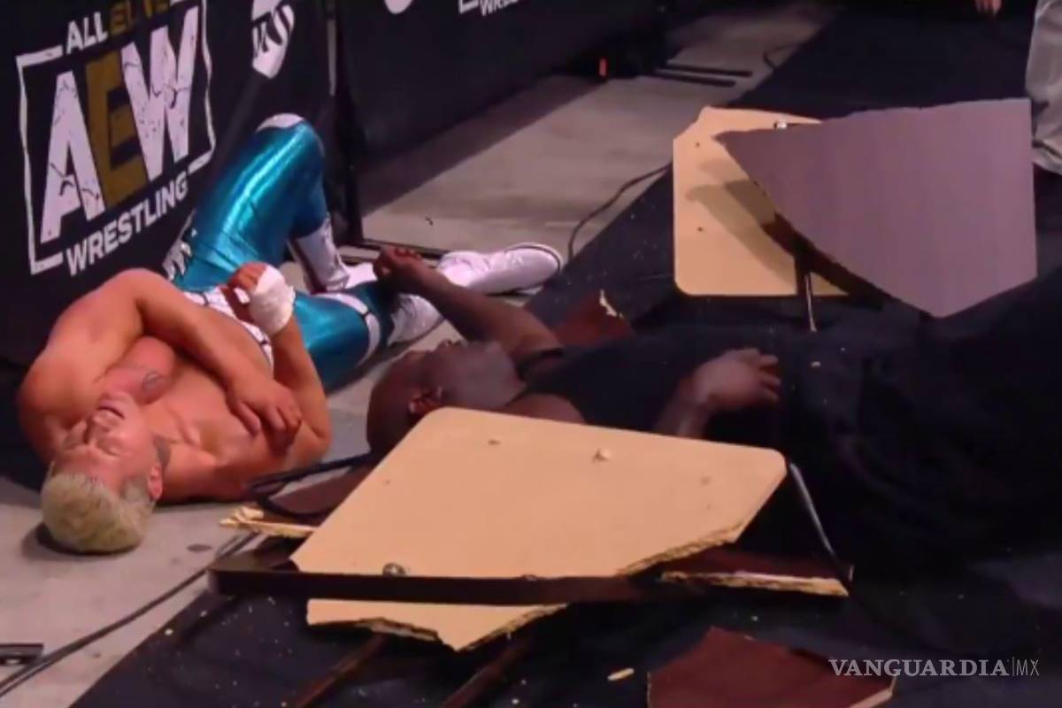 Shaquille O'Neal termina en el hospital en su debut en la lucha libre