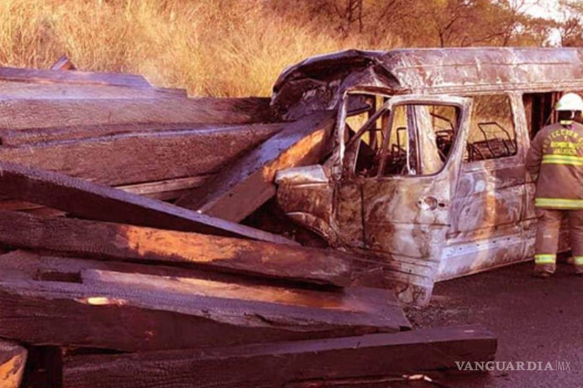 $!Accidente en carretera de Jalisco termina con 14 muertos, entre ellos 5 menores de edad