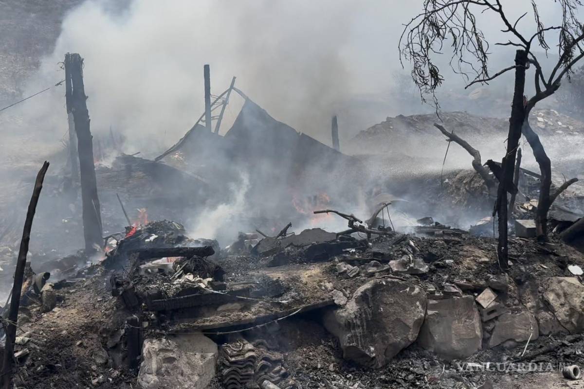 Incendio consume tejabán de recolector en Saltillo; había salido a trabajar