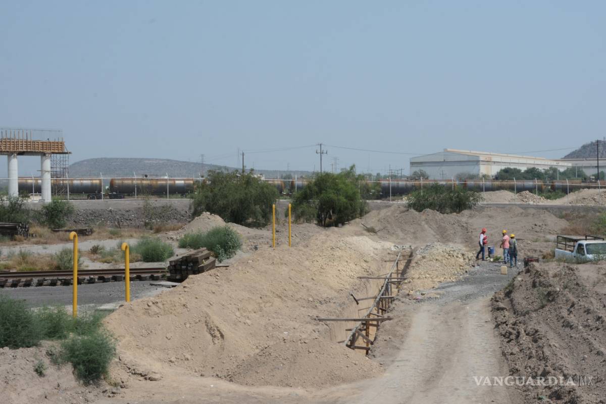Por nueva línea ferrea reubican gasoducto AHMSA-NASA
