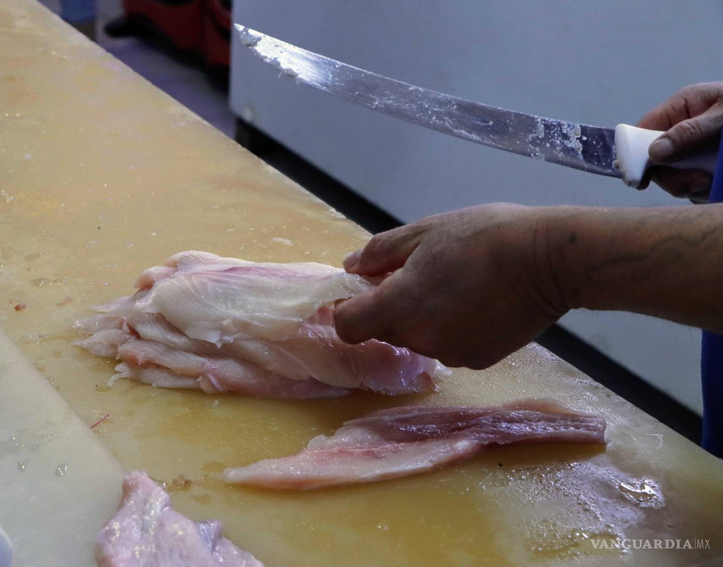 $!El aumento en el precio del pescado ha impactado en Saltillo.