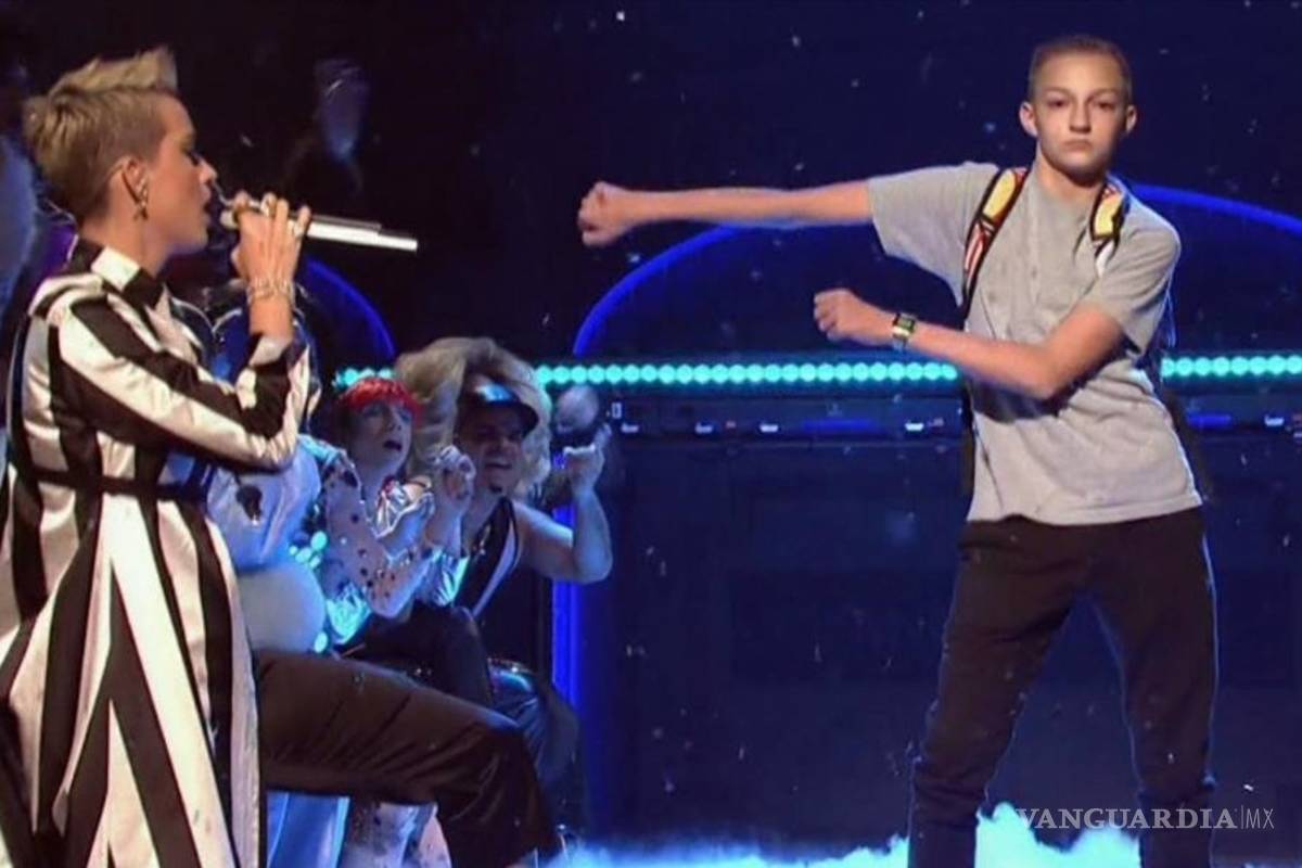 Conoce el origen del baile del “niño de la mochila” que es tendencia en el mundo... ¡y en Fortnite!