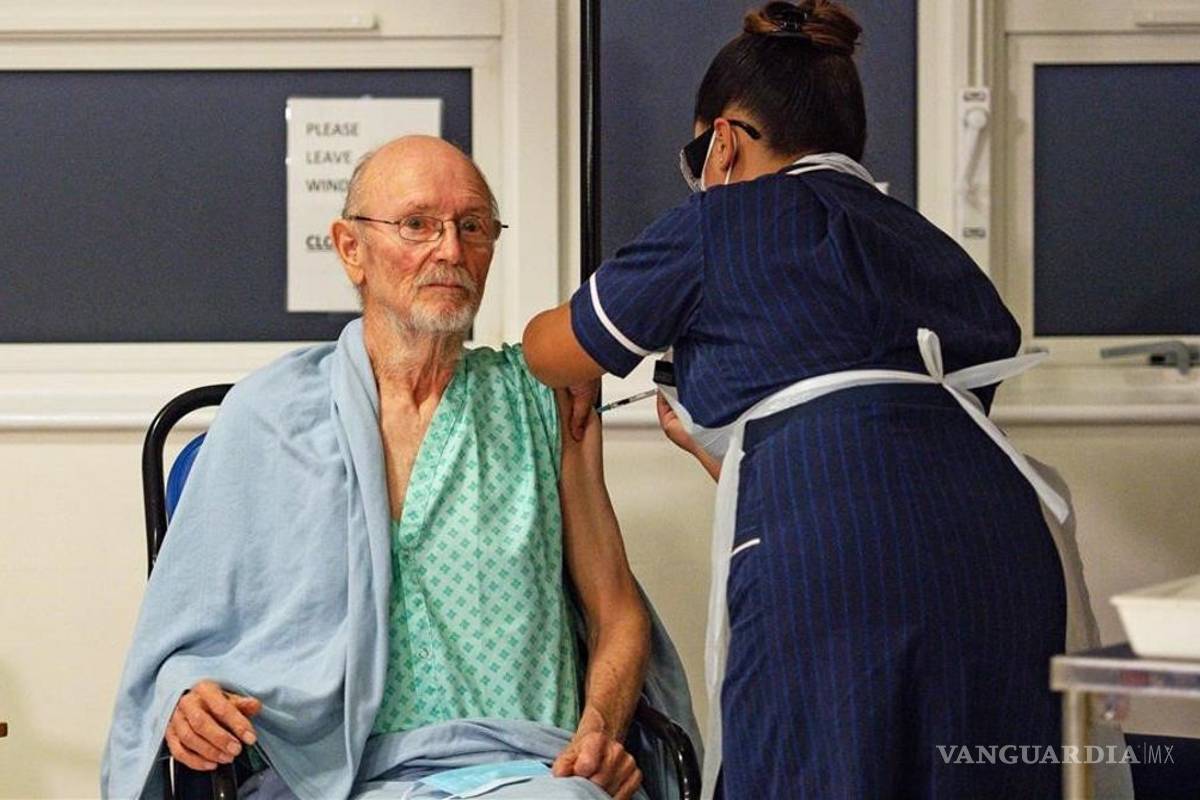 Con mensajes SMS confirman citas a adultos mayores para vacuna COVID