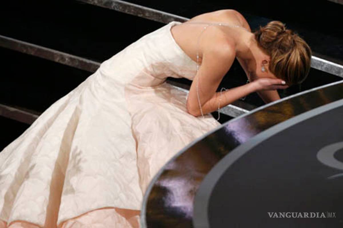 Jennifer Lawrence recuerda desastre en entrega del Oscar
