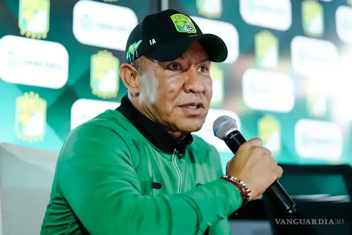 No. No nos cambiaron a Nacho Ambriz; ¿qué le pasó en el rostro al nuevo entrenador del León?