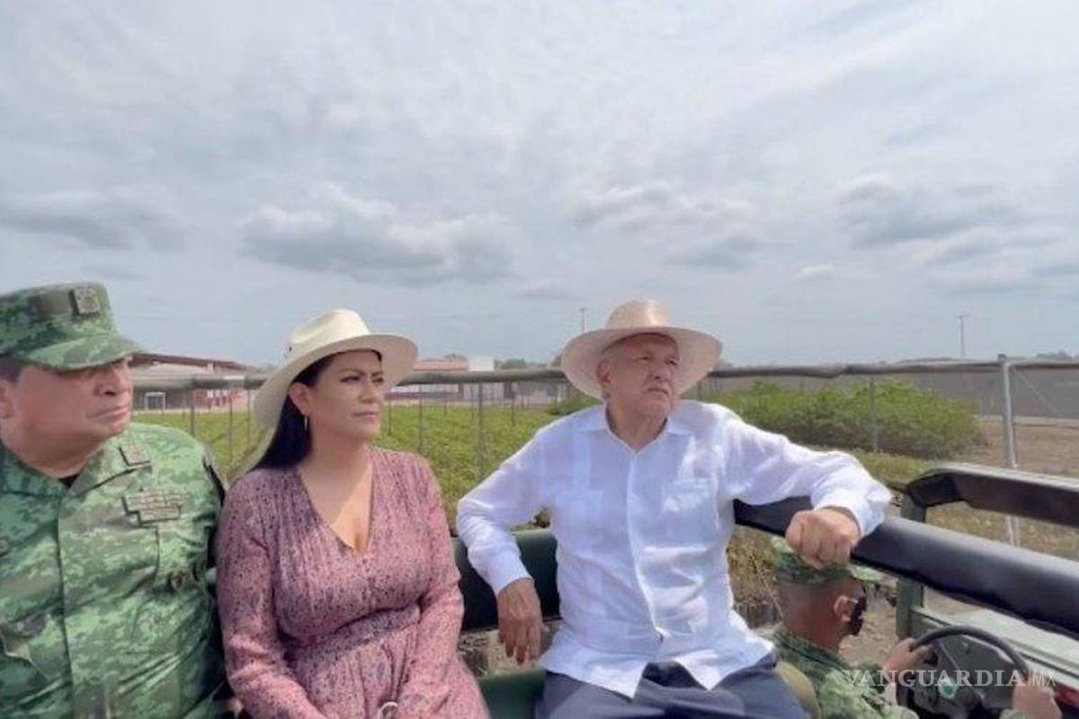 Recorre AMLO el vivero más grande de México