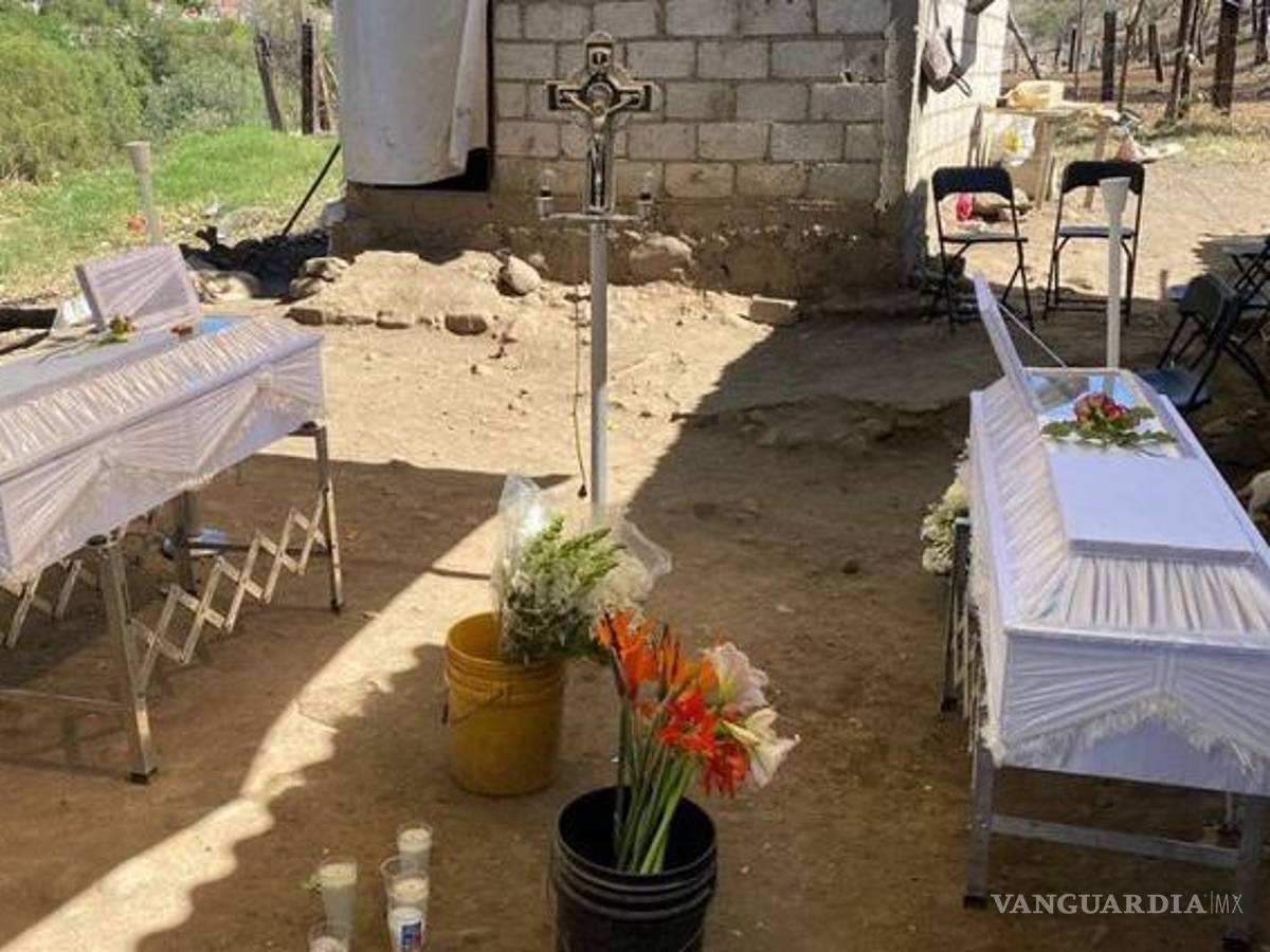 $!Con un modesto funeral despidieron a los menores