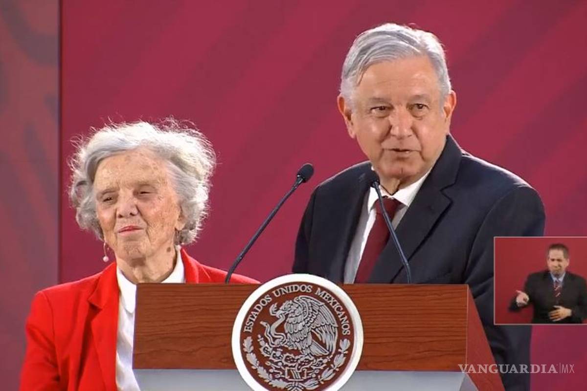 Elena Poniatowska asiste a conferencia de AMLO para dar una noticia... deja en suspenso a los asistentes