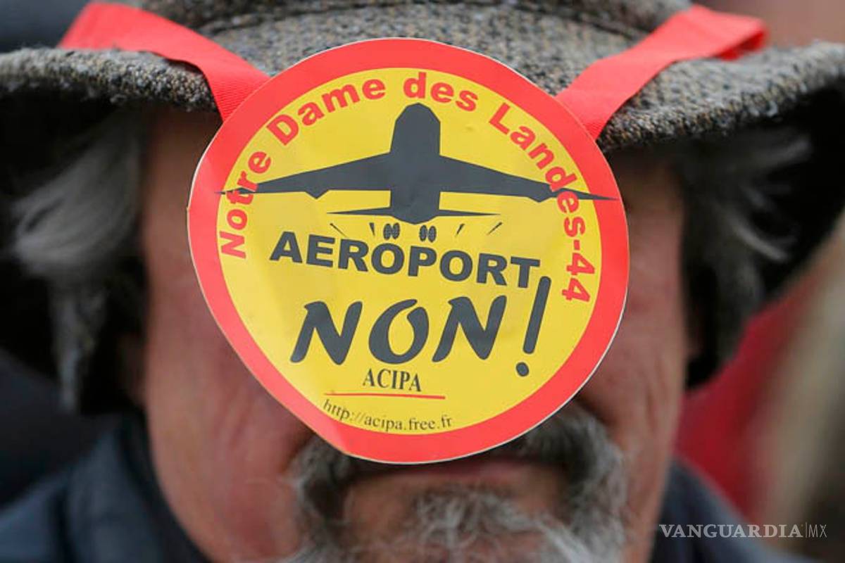 Más de 10 mil franceses rechazan construcción de aeropuerto