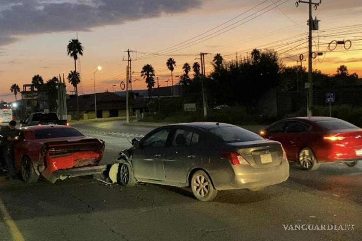 $!Autoridades de Saltillo trabajaron en retirar las unidades siniestradas durante la mañana del viernes.