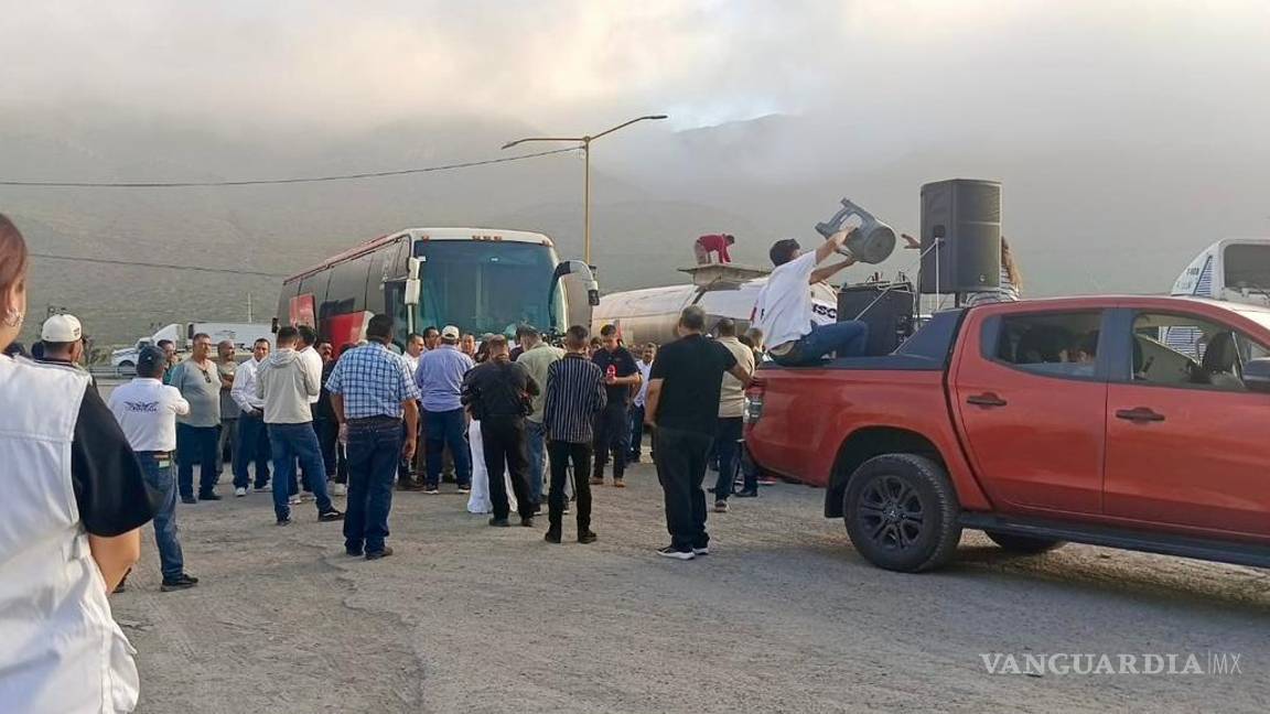 $!Los manifestantes exigen freno a las extorsiones por parte de agentes de tránsito de Nuevo León.